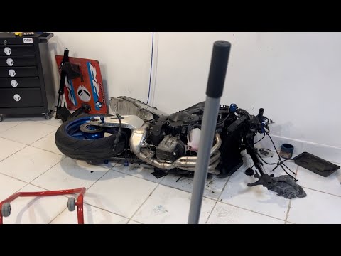 Leia mais sobre o artigo DEU RUIM NA HORA DE MONTAR A CBR 600 RR | REBUILDING CBR 600 RR