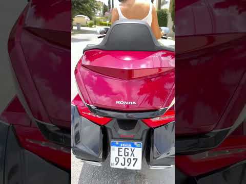 Leia mais sobre o artigo Essa é a moto mais cara da honda #goldwing1800 #goldwing #motos